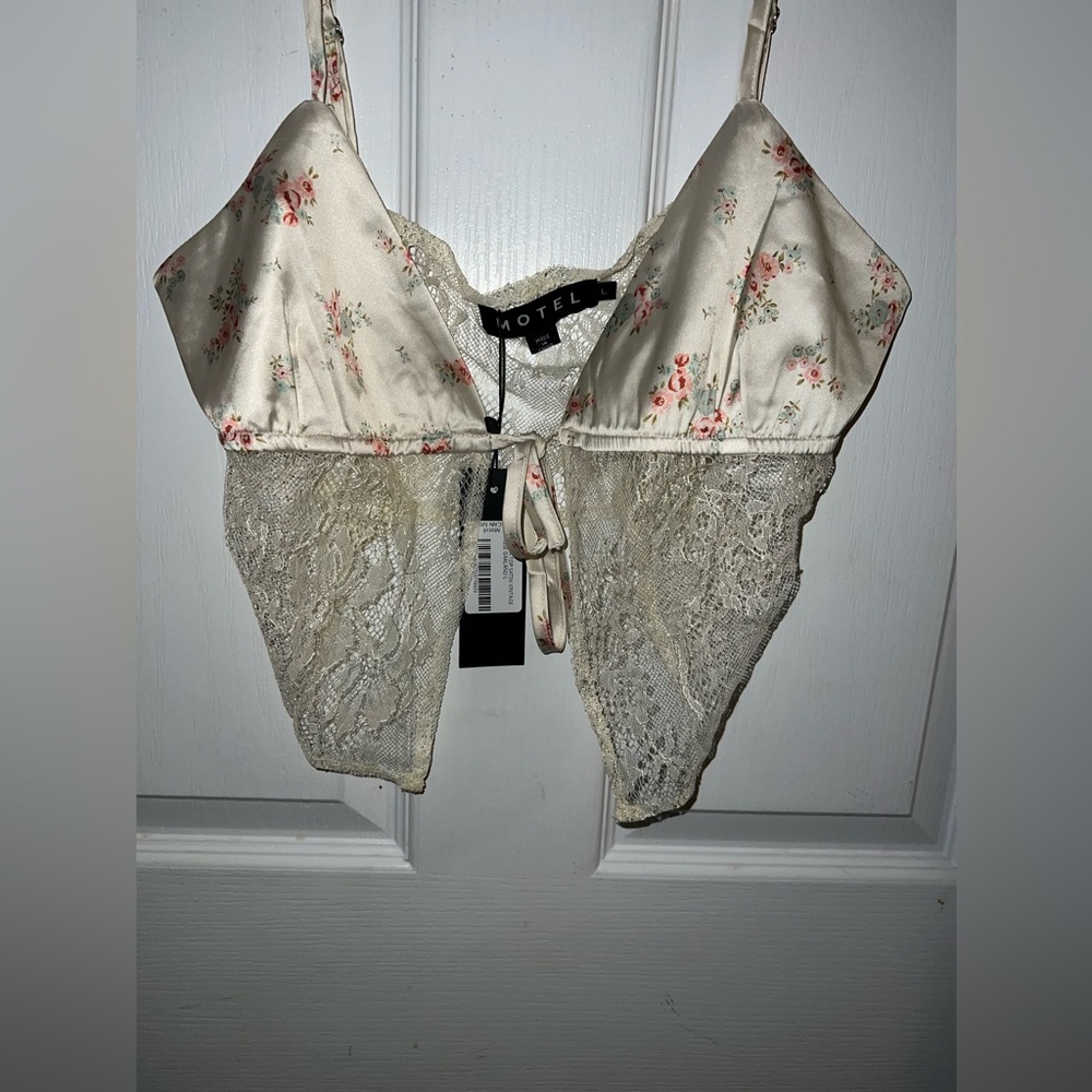 Motel - Sahira Lace Cami Top - Size Large - Picture 4 of 5